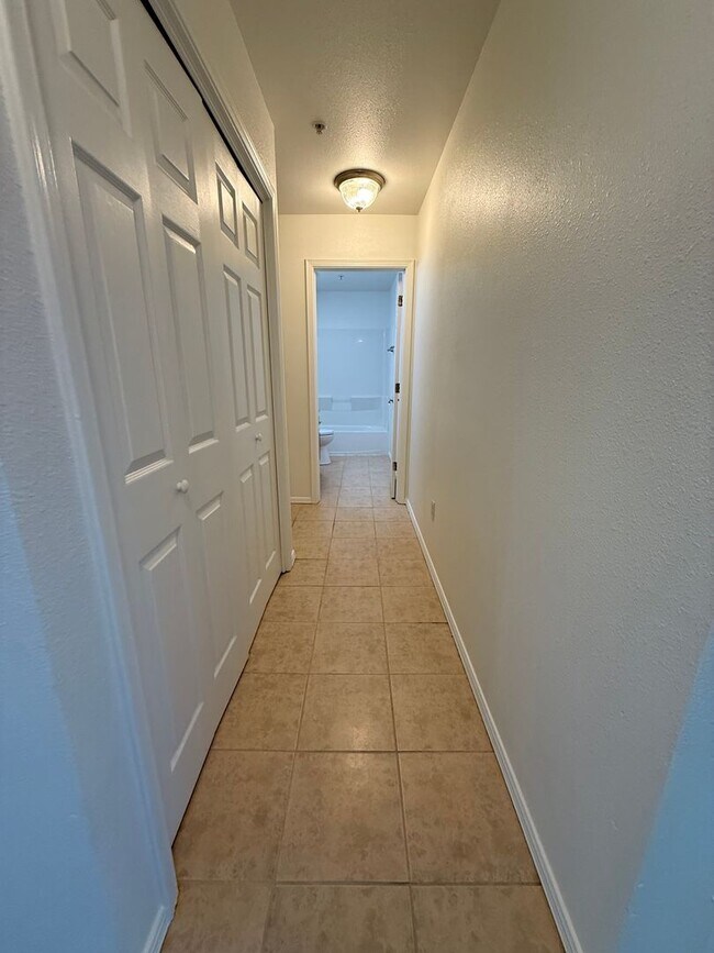 Building Photo - 3/2 Condo for Rent