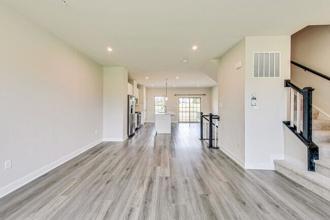 Building Photo - Meticulously Maintained 3 bedroom, 2.5 bat...