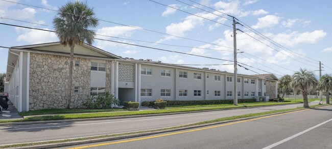 Building Photo - Updated 1 bedroom condo near the river!