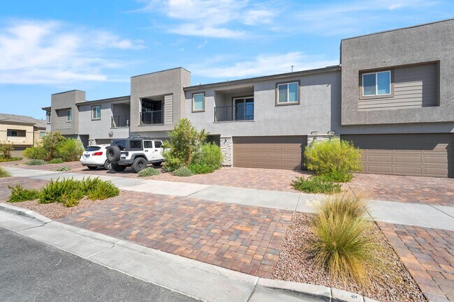 Building Photo - Modern Cadence Townhome with Sleek Finishes & Open-Concept Living!