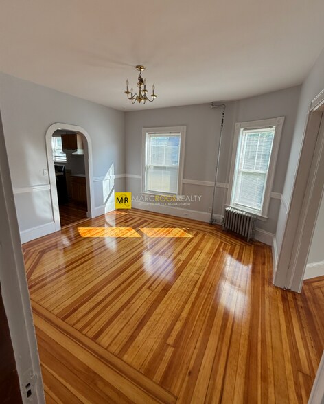 Primary Photo - 68 Willow Ave