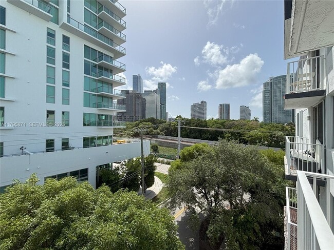 Building Photo - 126 SW 17th Rd