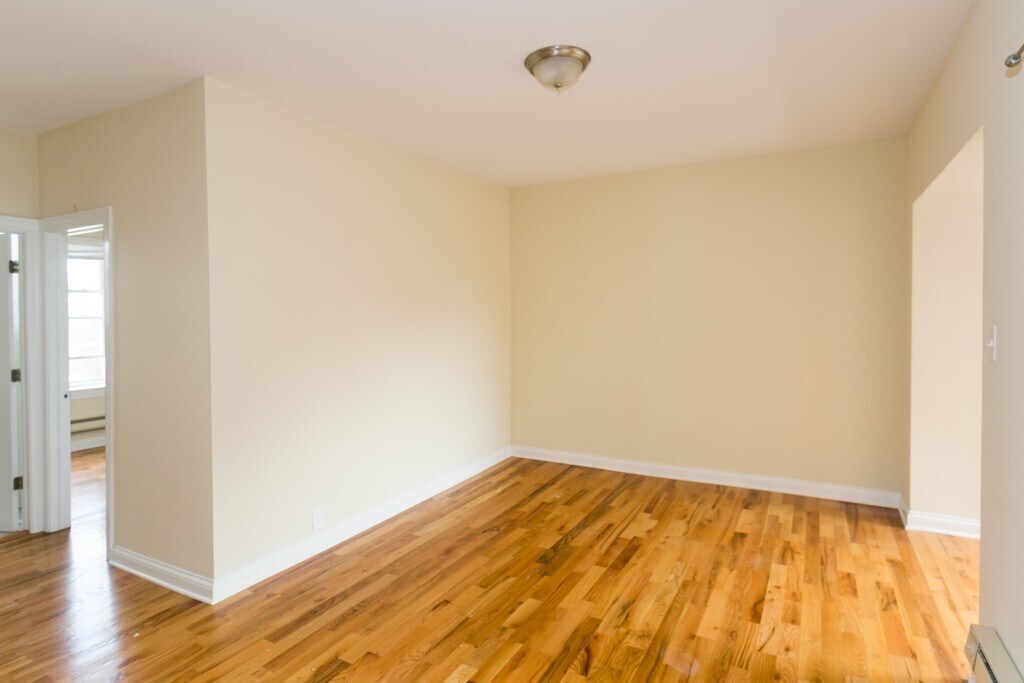 Building Photo - 4431 N Wolcott Ave