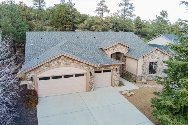 Building Photo - 4 Bedroom, 2 Bathroom Home in Timber Ridge