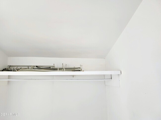 Building Photo - 618 N Estrella St