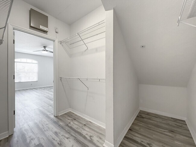 Building Photo - 696 Seabrook Ct