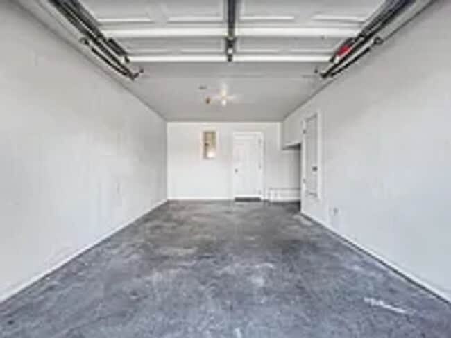 Building Photo - 4104 SW Rolling Hills Dr
