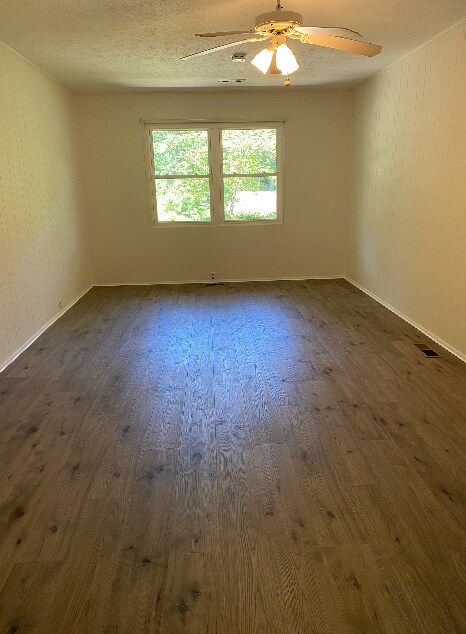 Building Photo - 325 Comet Dr