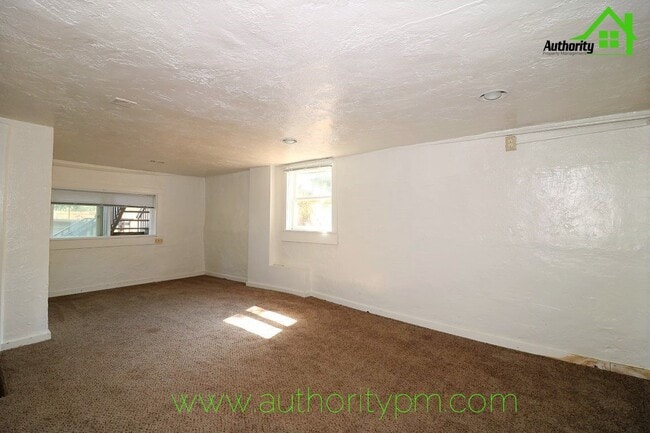 Building Photo - 1135 Magnolia Ave