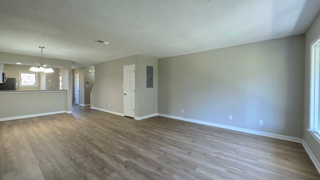 Building Photo - 409 Garden Dr