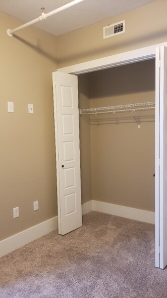 Building Photo - 2212 E 12th St