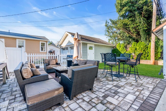 Building Photo - 1003 C St