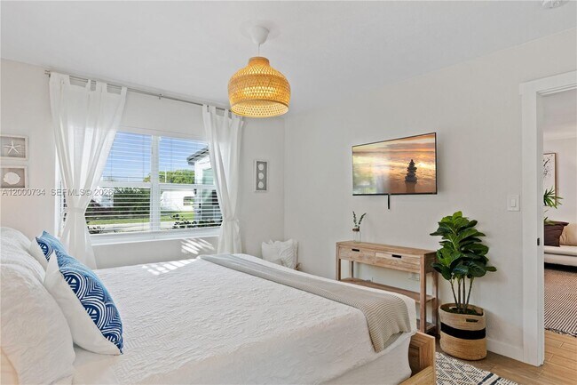 Building Photo - 300 SW 23rd St