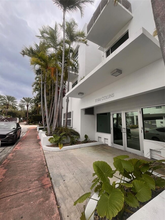 Building Photo - 7744 Collins Ave