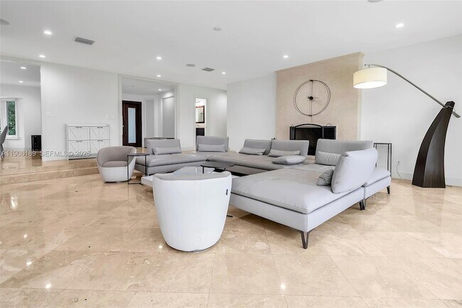 Building Photo - 415 Rovino Ave