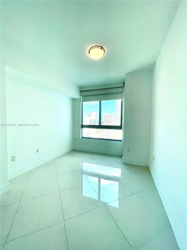 Building Photo - 350 S Miami Ave