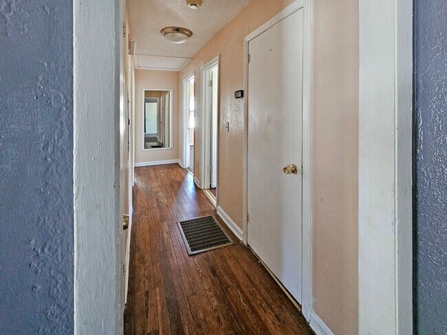 Building Photo - 4/2 Ranch with Fenced Yard - Housing Vouch...