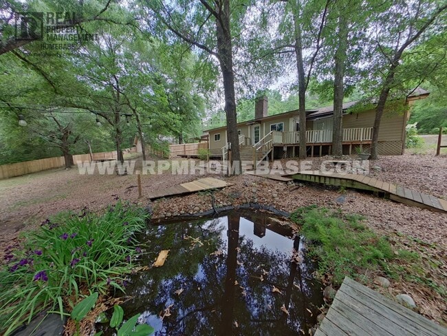 Building Photo - Spacious Private Retreat on 2.34 Acres wit...