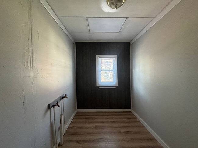 Building Photo - Price Drop, Apply Now!