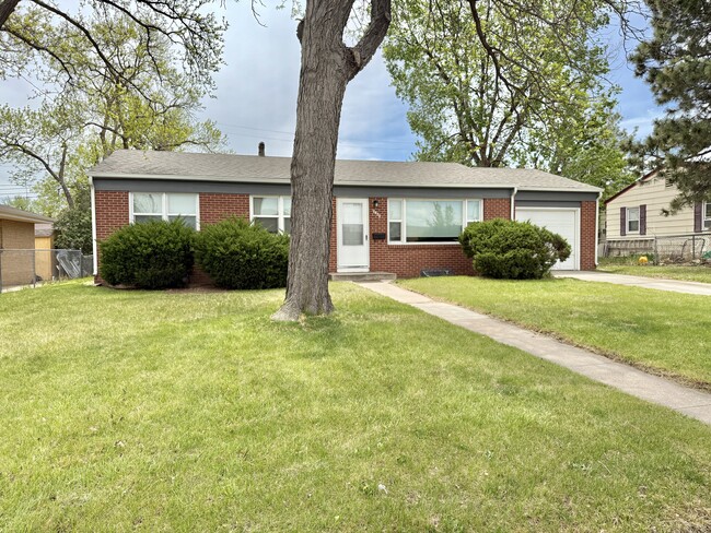 Primary Photo - 2828 W 11th St