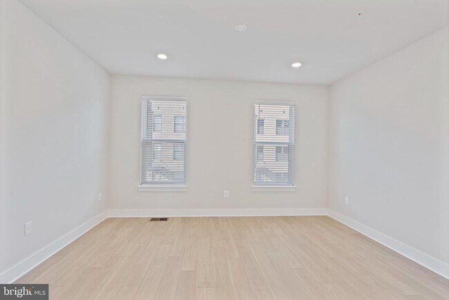 Building Photo - 2709 Light St