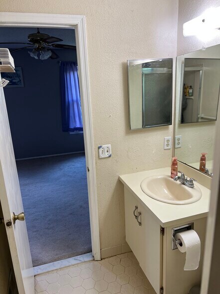 Building Photo - 391 Danbury Ln