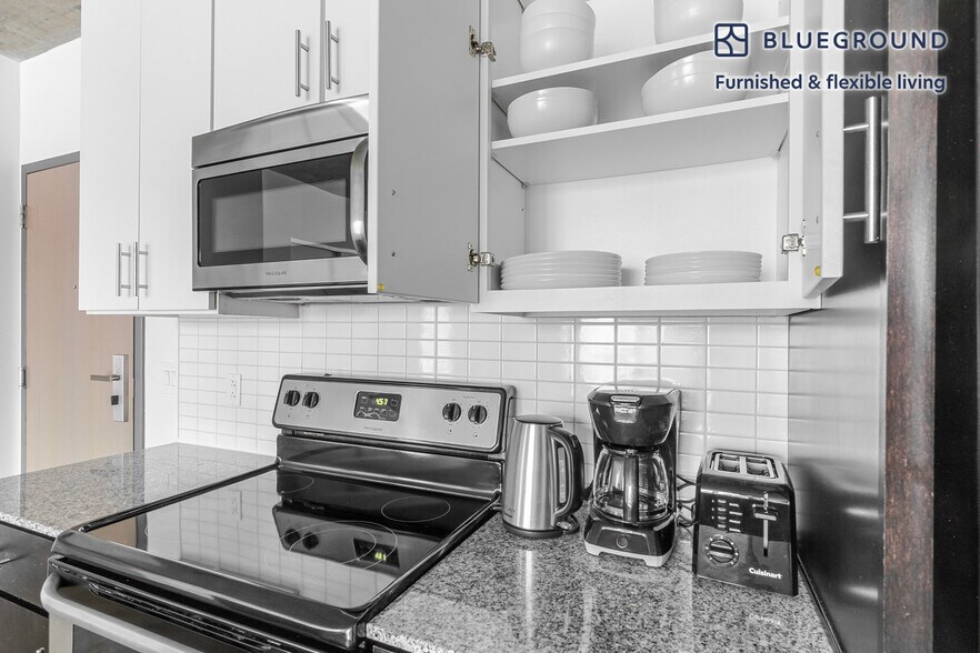 Building Photo - 601 W Jackson Blvd