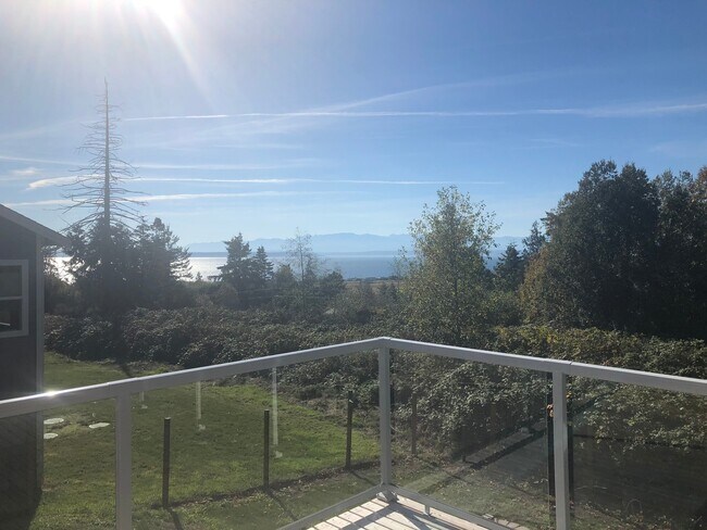 Building Photo - ***PENDING APPLICATION***Charming 2 Bedroom, 2 Bonus Room Home with Beautiful Water view from Por...