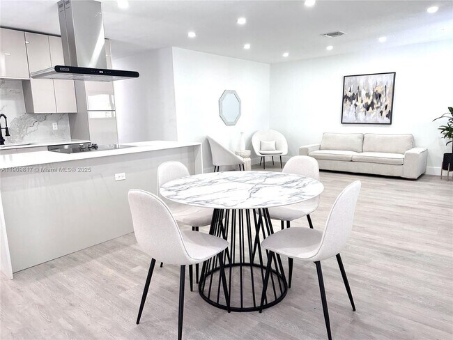 Building Photo - 2421 N 56th Terrace