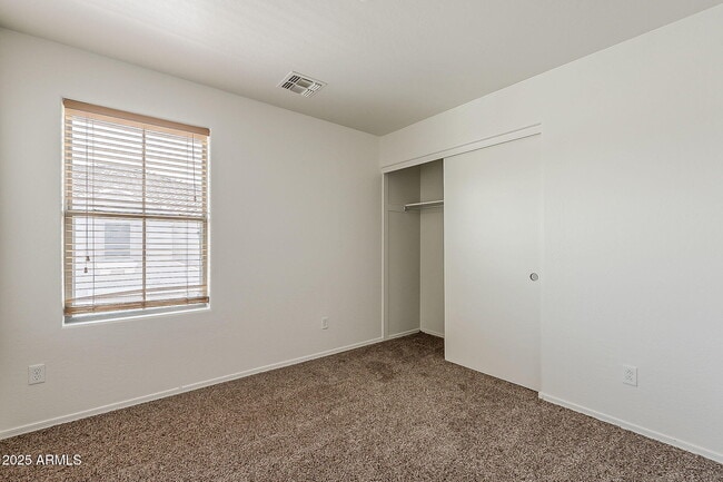 Building Photo - 3022 E Donner Dr