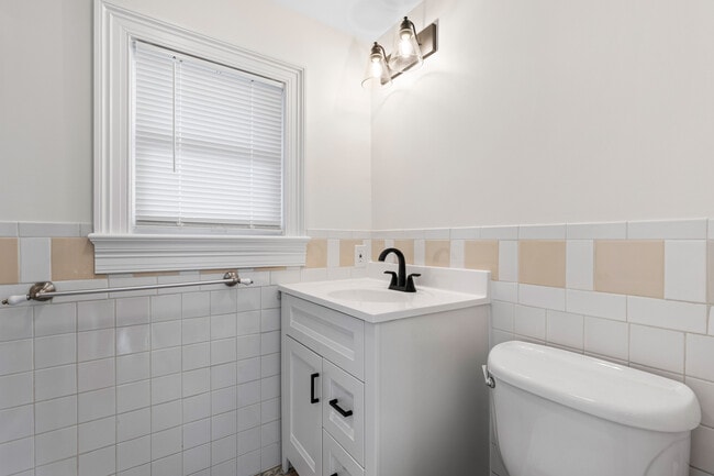 Building Photo - 397 Midland Ave