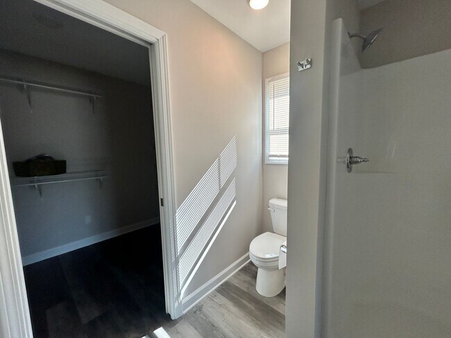 Building Photo - Three bedroom three bath available now!