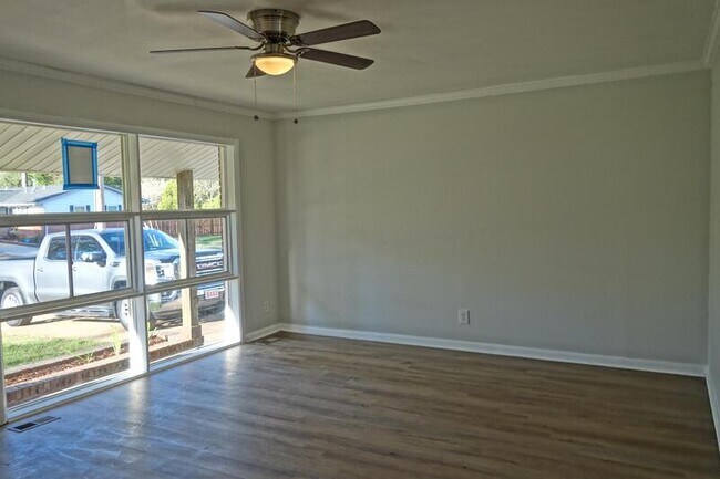 Building Photo - 2903 Bayless Dr SW