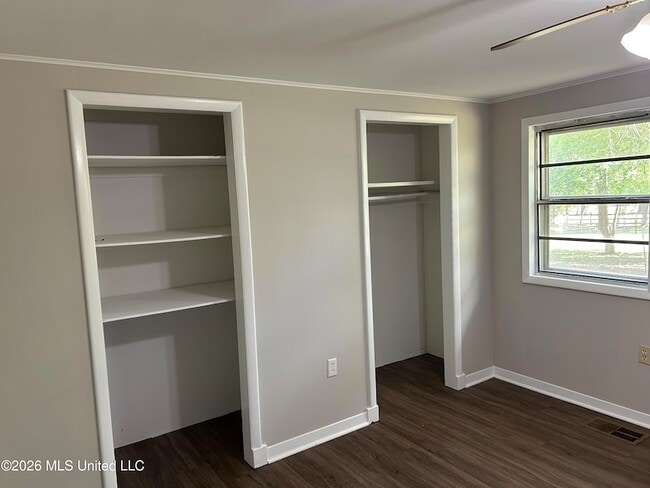 Building Photo - 3464 S Red Banks Rd