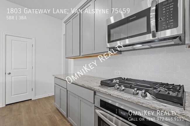 Building Photo - 1803 Gateway Ln