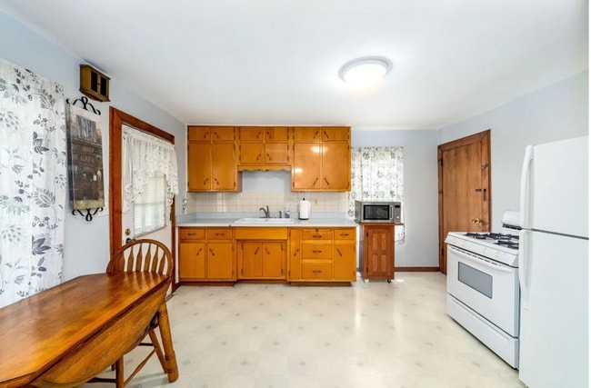 Building Photo - 3 Bed 1.5 Bath- Aliquippa PA