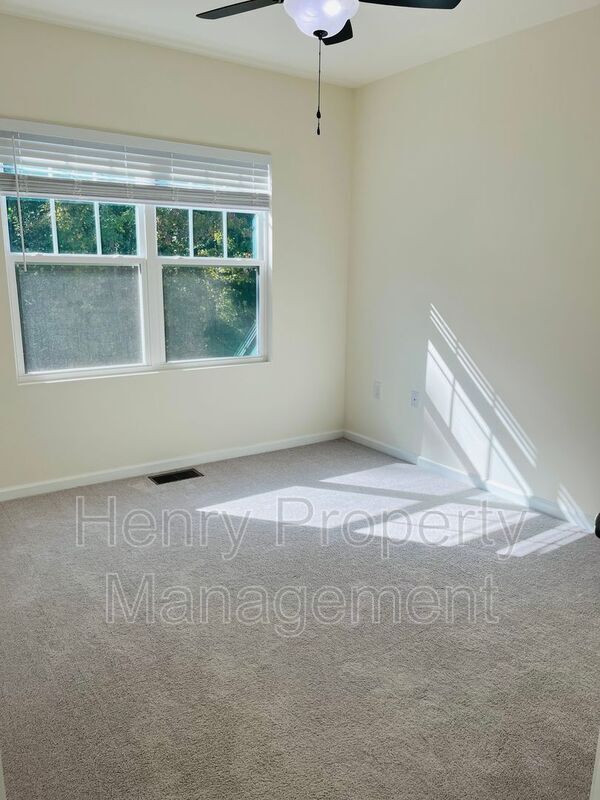 Building Photo - 1018 Brightskies St