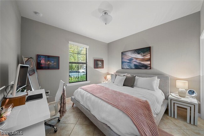 Building Photo - 7052 Live Oak Dr