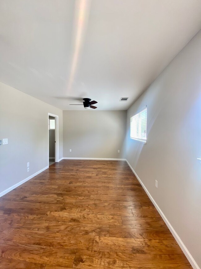 Building Photo - Cute and Cozy Updated 3 bedroom Home
