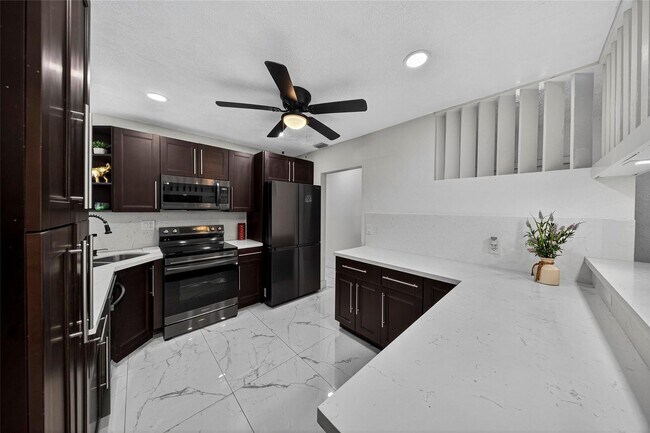 Primary Photo - 19621 NW 11th Ct