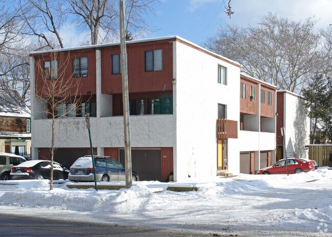 Primary Photo - The Commons