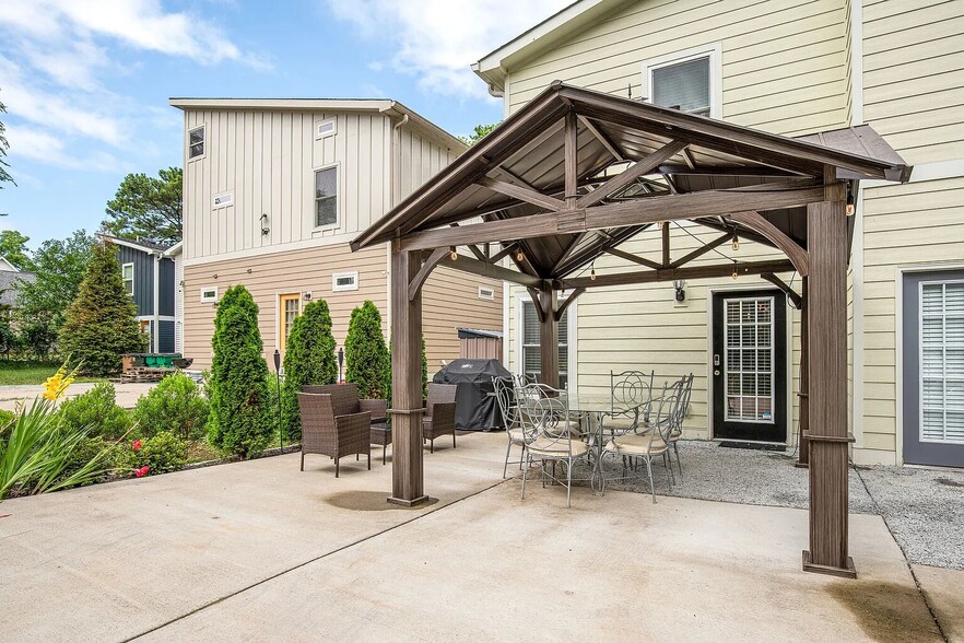 Building Photo - 2426 24th Ave N