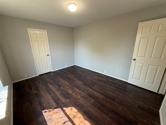 Building Photo - 4822 Russet Trail Ct