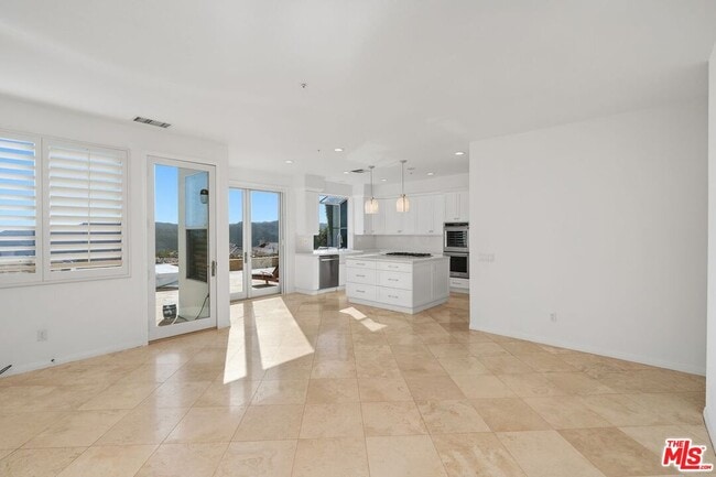 Building Photo - 16656 Cll Jermaine