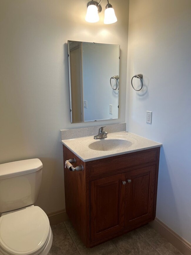 Building Photo - Now Leasing – Beautiful Well Maintained 3-...