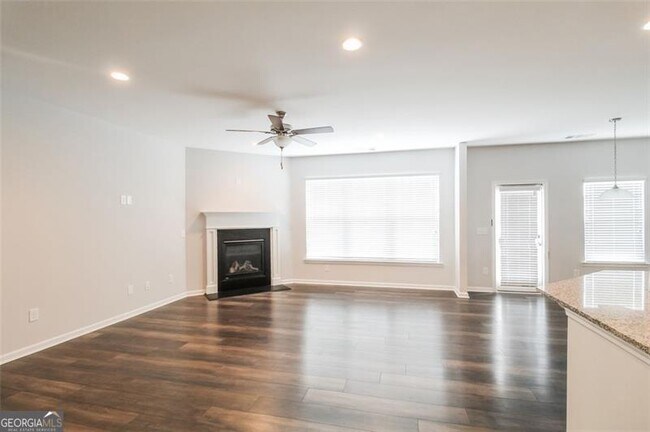 Building Photo - 4525 Sandy Creek Dr