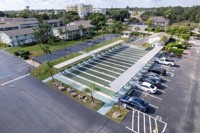 Building Photo - 340 Horizon W