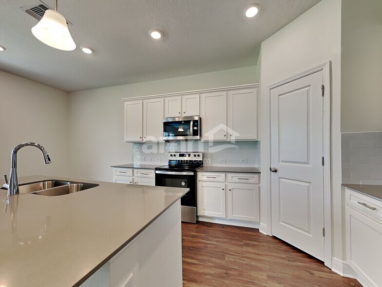 Building Photo - 14515 Cedar Mill Dr