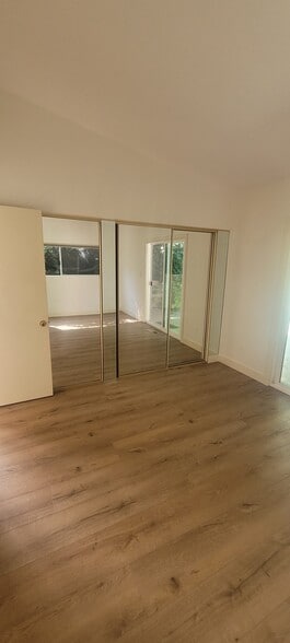 Large mirrored closet doors in master bedroom - 8934 Wonderland Ave