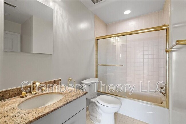 Building Photo - 1530 Key Blvd